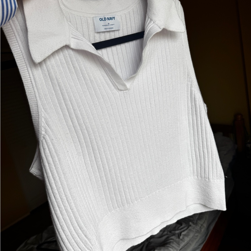 Old Navy Women's Cream V-Neck Sweater Vest